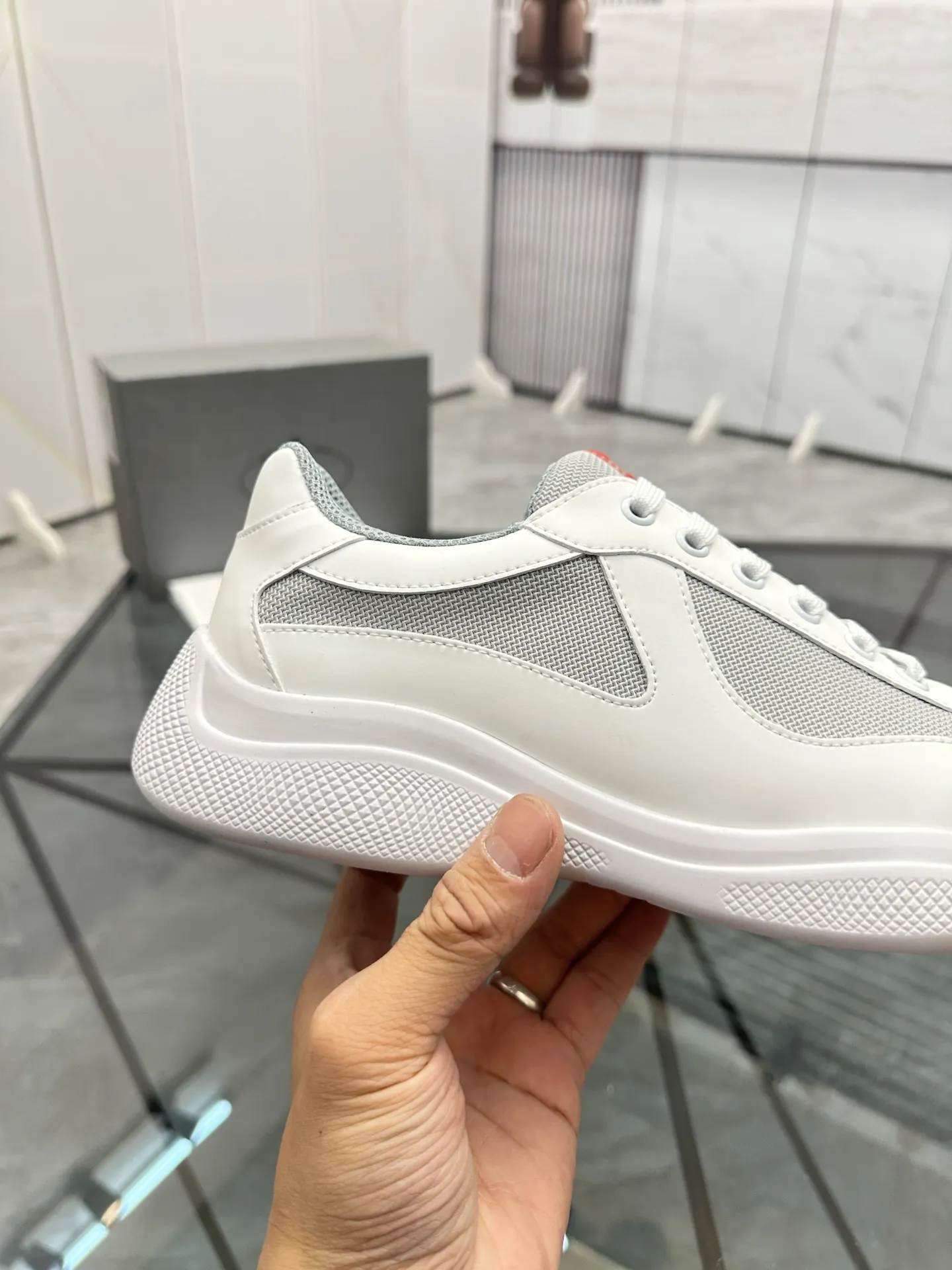 Men's shoes: 💰P360¥ Product trademark: Prada *"Prada*" low-top casual shoes Regular size: 35-47 (can be customized to 48) couple style Product materials: imported silk leather upper, breathable lining, original outsole. Number: 943